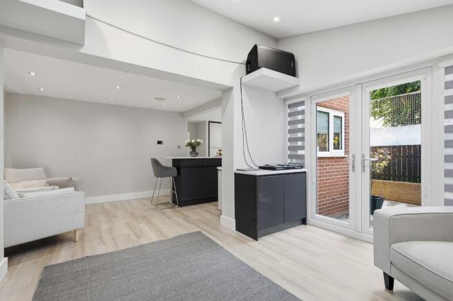 4 bed Semi-Detached for sale Image 8