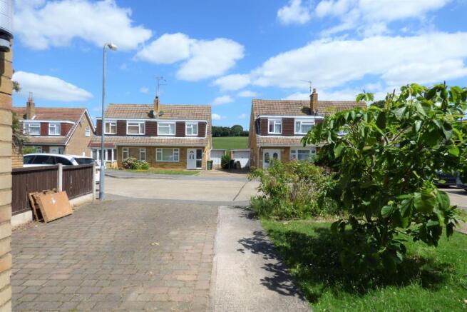 Milton Close, Drivew