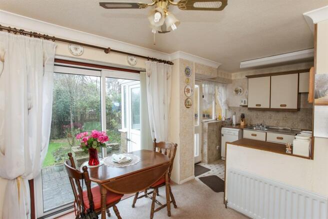 Kitchen/ Dining Room