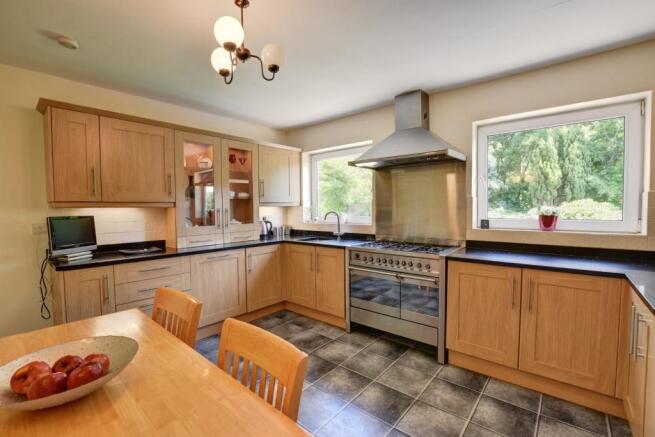 Kitchen2.jpg