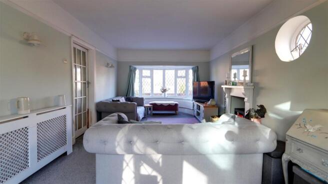Living room to front.jpg