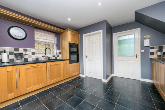 4 bed Detached for sale Image 6