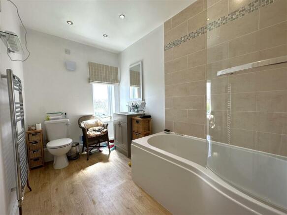 First Floor Bathroom 114