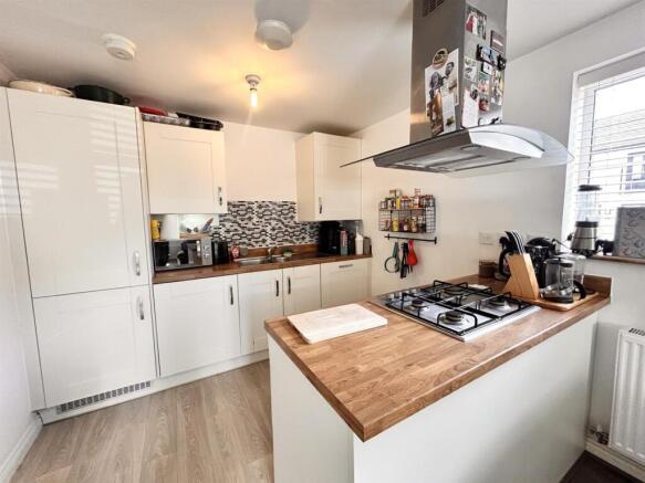 2 bed Apartment for sale Image 4