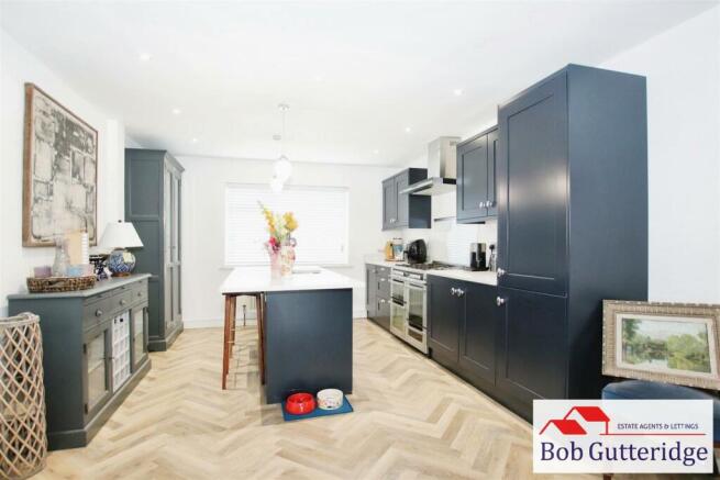 DESIRABLE OPEN PLAN FITTED KITCHEN / LOUNGE / DINE