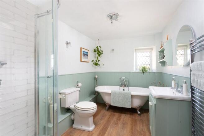6 bed Detached for sale Image 11
