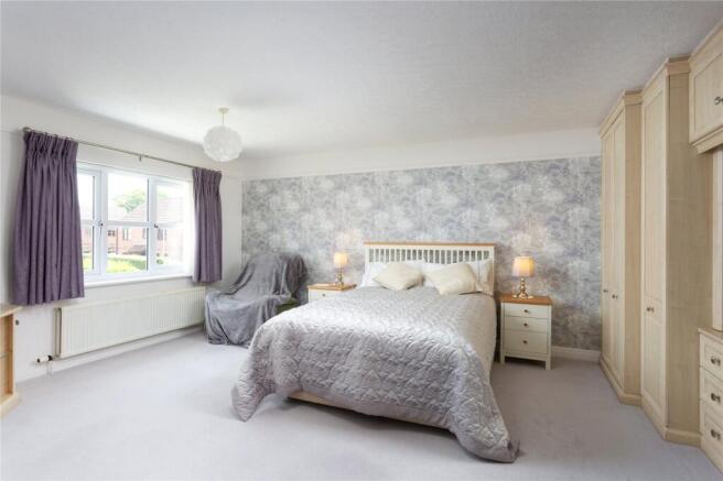 5 bed Detached for sale Image 10