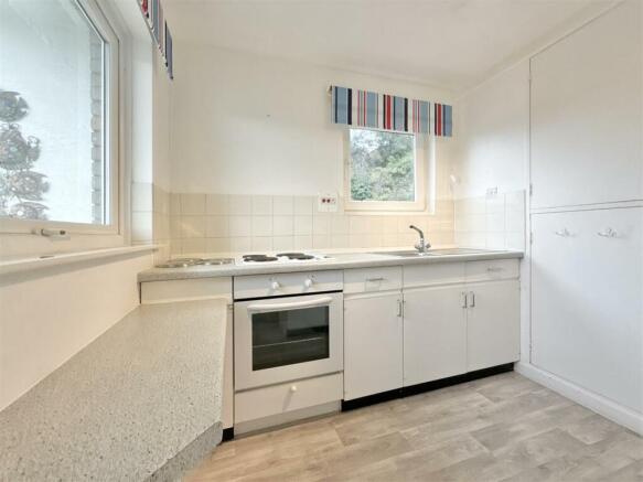 Kitchen 2.JPG