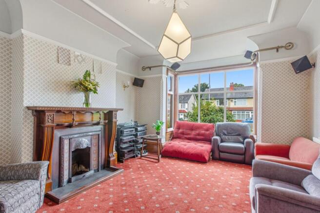 5 bed Semi-Detached for sale Image 4