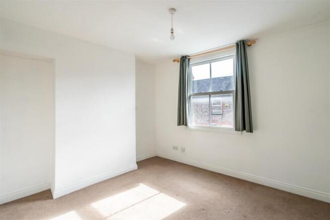 2 bed Terraced to rent Image 6