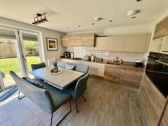 4 bed Detached for sale Image 6