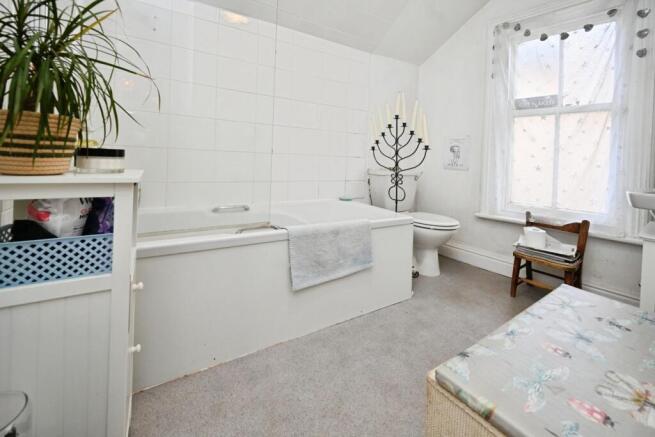 4 bed House for sale Image 9