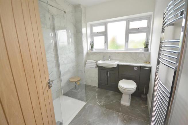 Feature Family Shower Room