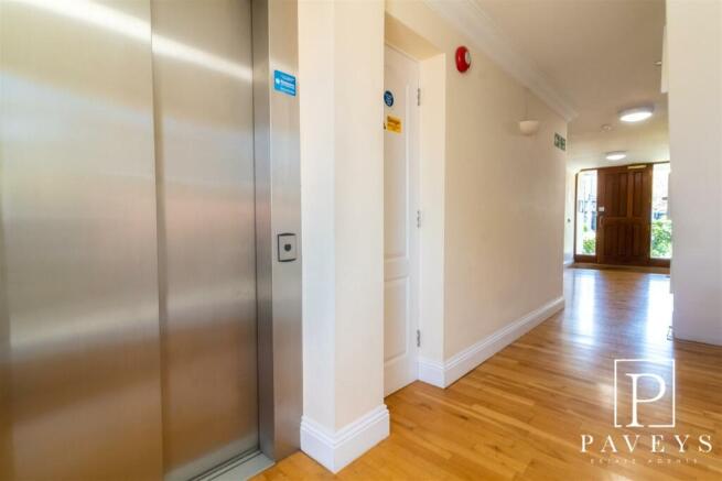 COMMUNAL ENTRANCE HALL