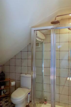 Llwyn Y Grant Terrace ensuite.jpg
