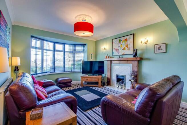 LIVING/DINING ROOM