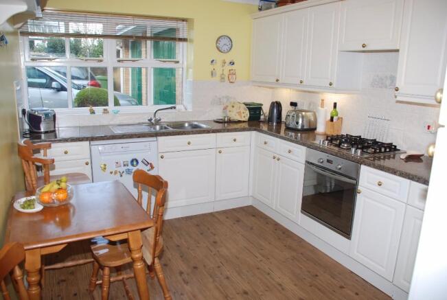 KITCHEN/BREAKFAST 