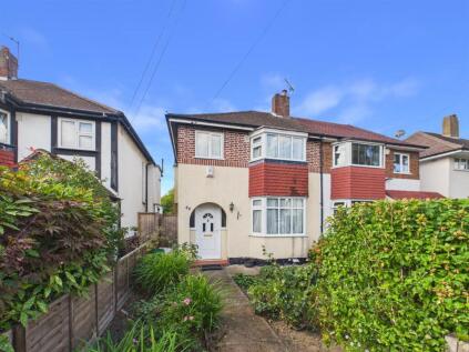 Pine Gardens, Ruislip