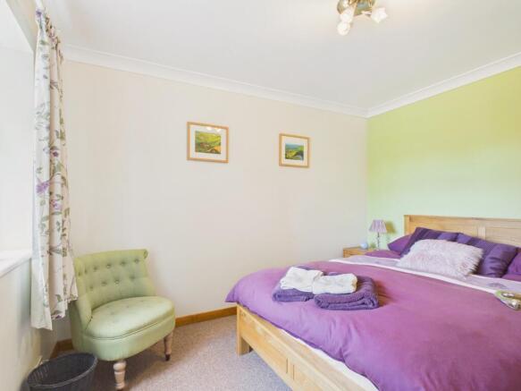5 bed Detached for sale Image 12