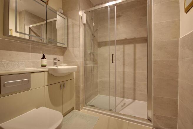 2 bed Apartment for sale Image 11