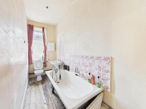 4 bed House for sale Image 8