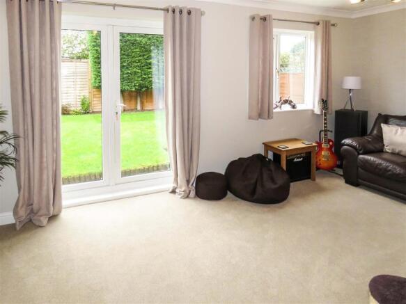 OPEN PLAN LOUNGE / FAMILY AREA