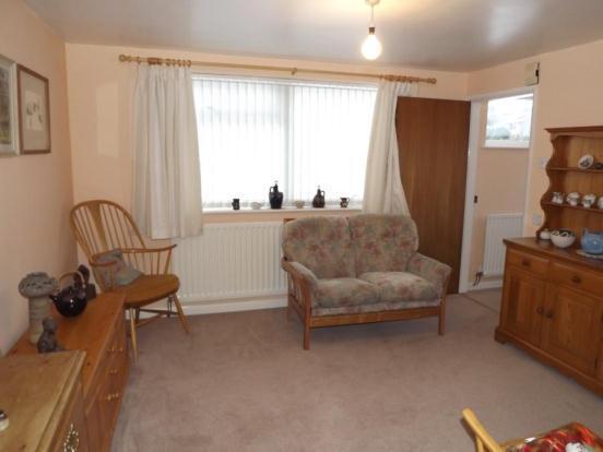 11 Flat Lounge