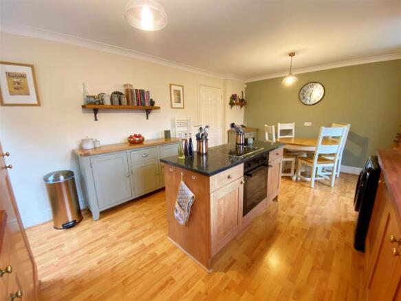 Kitchen 3.jpg