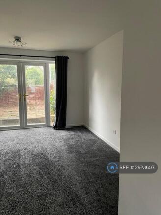 2 bed Terraced to rent Image 5