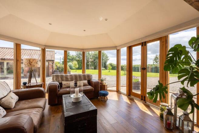 5 bed Detached for sale Image 7