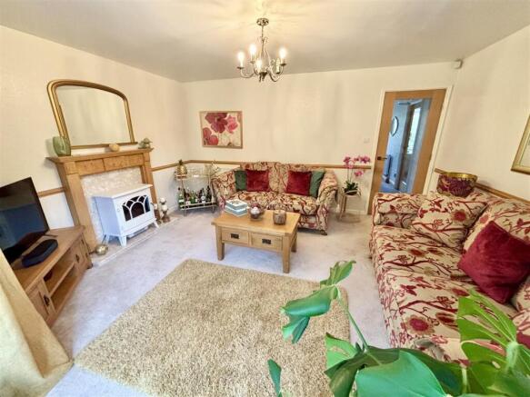 4 bed Detached for sale Image 8