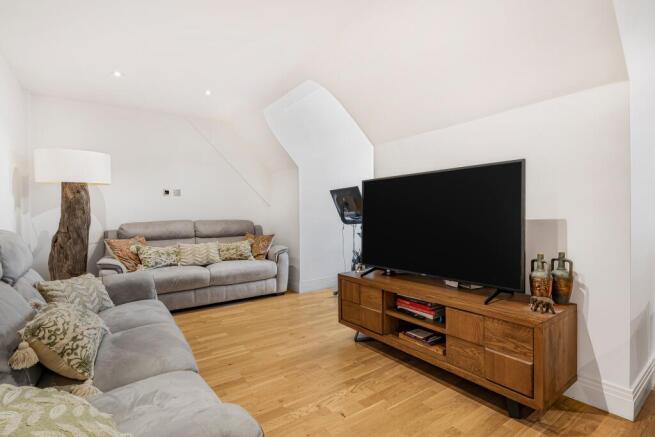 2-bed flat on Victoria Street, St Albans, AL1, £500,000