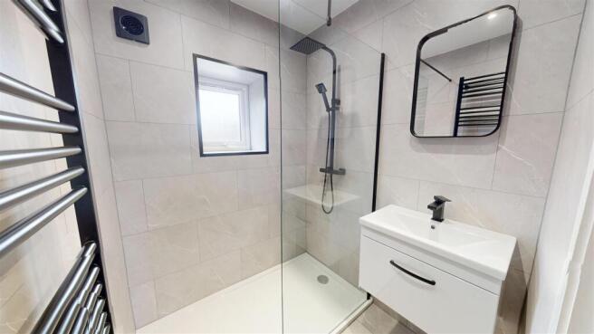 2 bed Terraced to rent Image 7