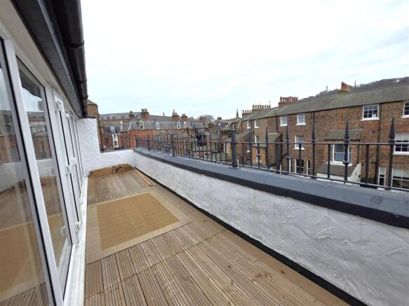 1 bed Maisonette to rent Image 6
