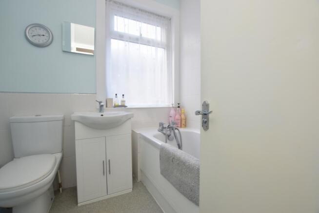  bathroom 