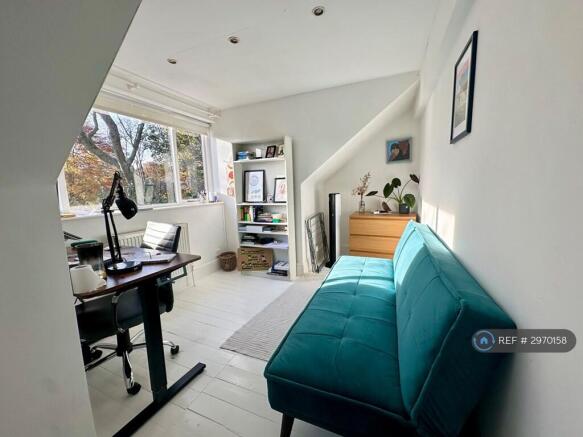 3 bed Terraced to rent Image 9