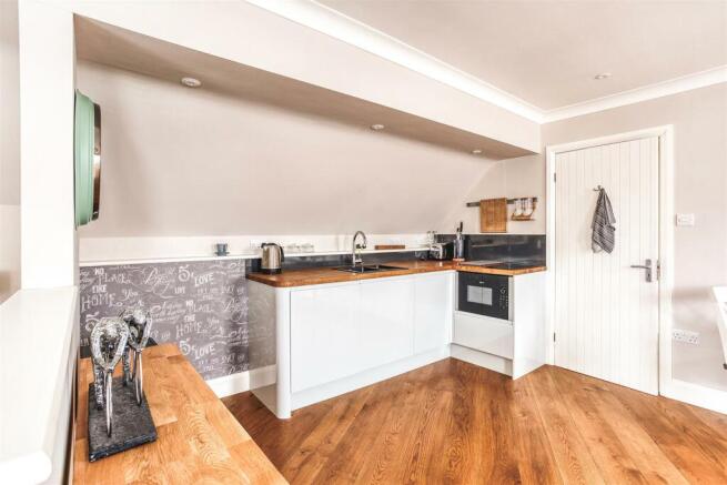 Kitchen/Dining Area