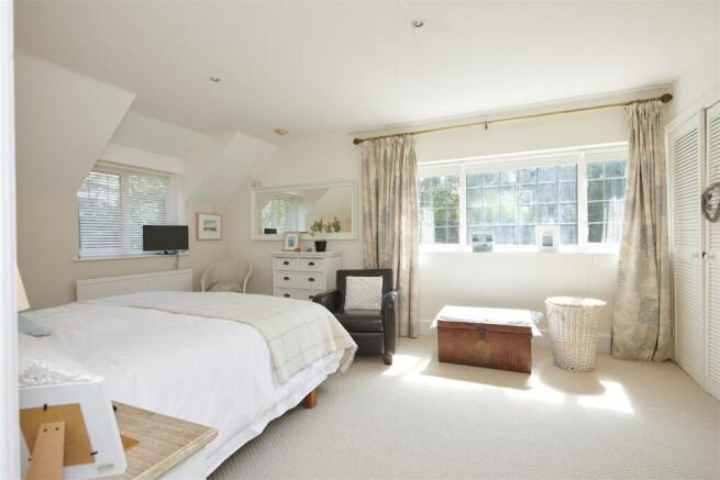 MASTER BEDROOM SUITE
