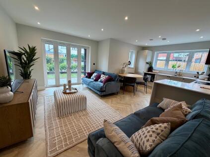 81 Farleigh Road, Warlingham, Surrey, CR6 9EJ