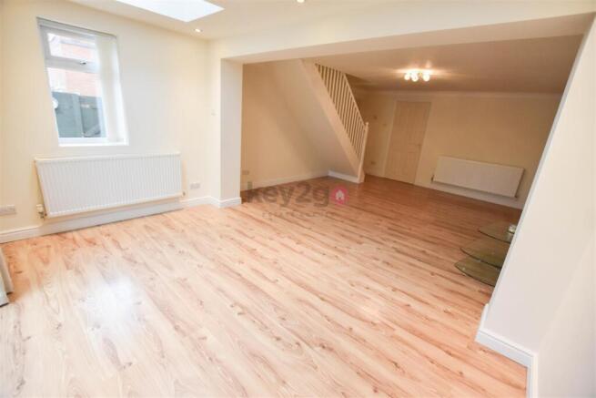 3 bed Terraced to rent Image 6