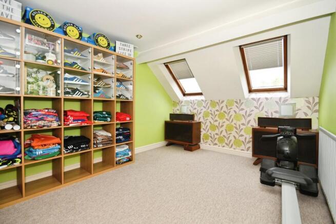 4 bed Semi-Detached for sale Image 8