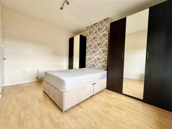 3 bed Terraced for sale Image 5