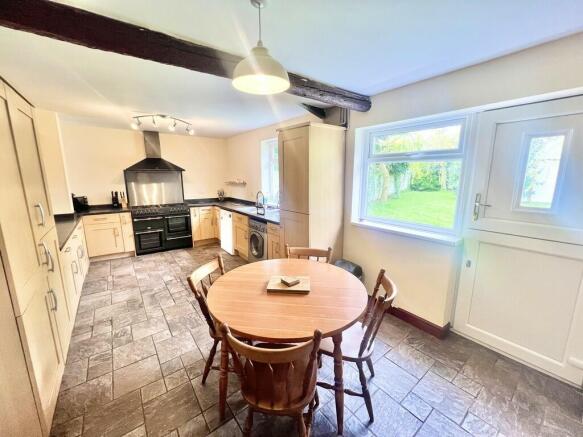 4 bed Cottage for sale Image 8