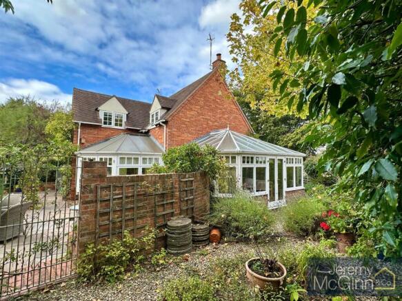 side garden to rear