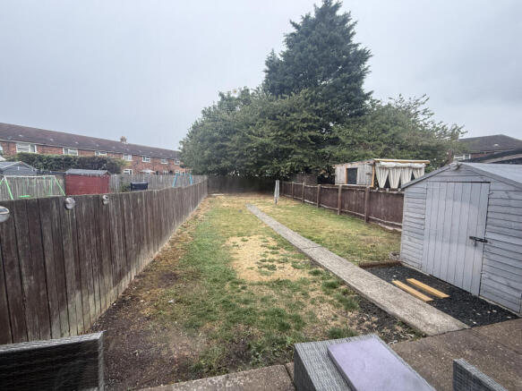 4 bed Terraced to rent Image 5