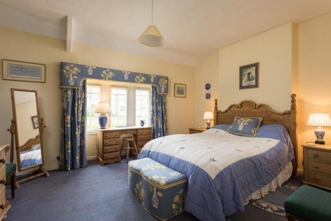 4 bed House for sale Image 9