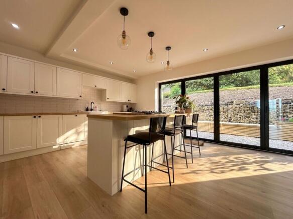 4 bed Detached for sale Image 7