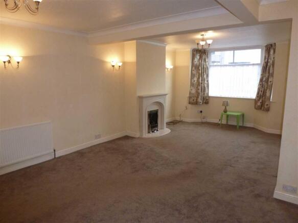 LARGE LOUNGE