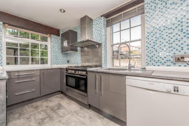 2 bed Semi-Detached for sale Image 12