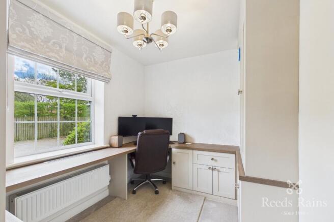 4 bed Detached for sale Image 10